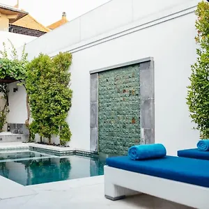 https://kamil-villas.ubudhotelsnow.com